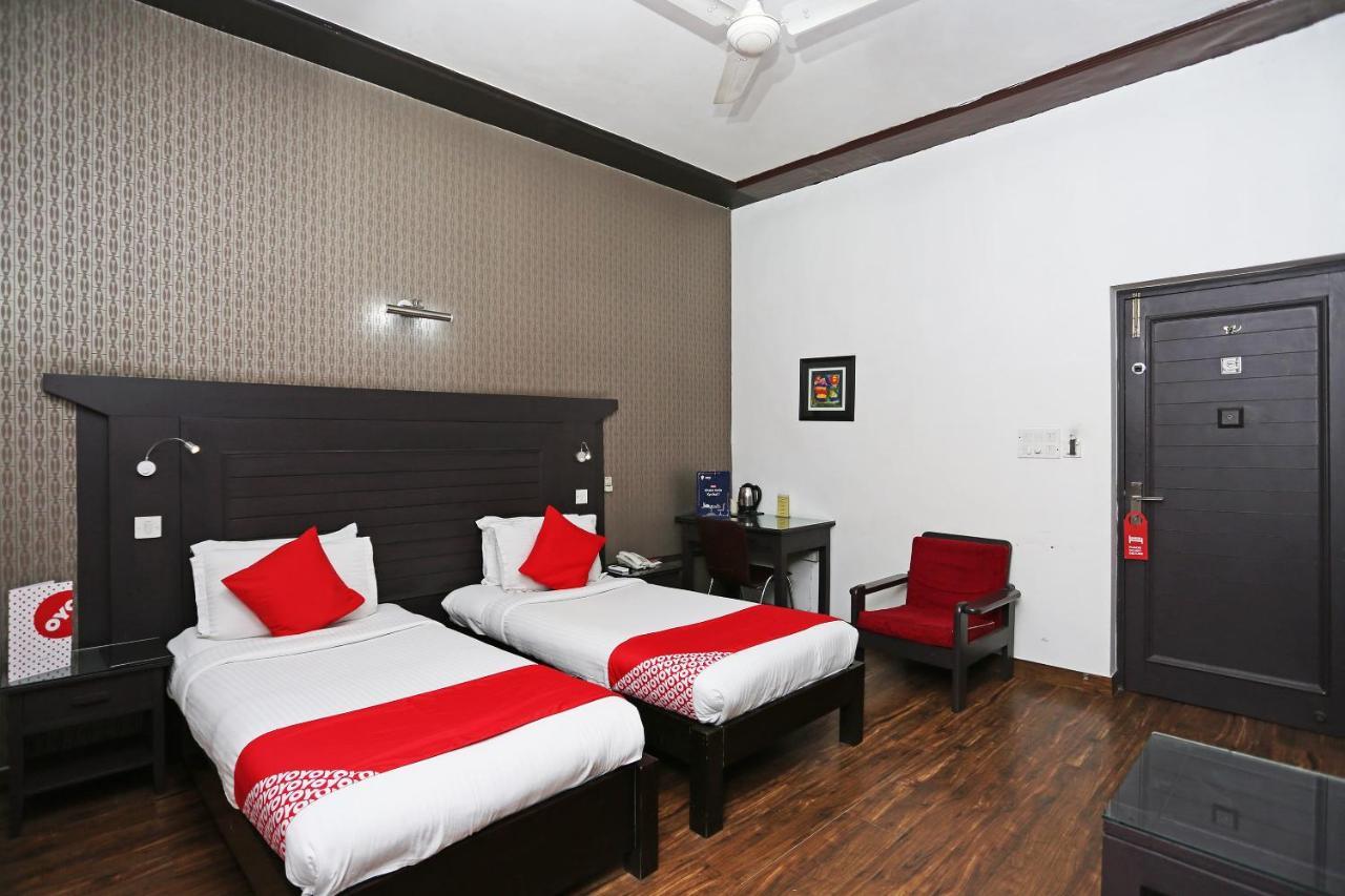 Hotel Chalet New Delhi Exterior photo