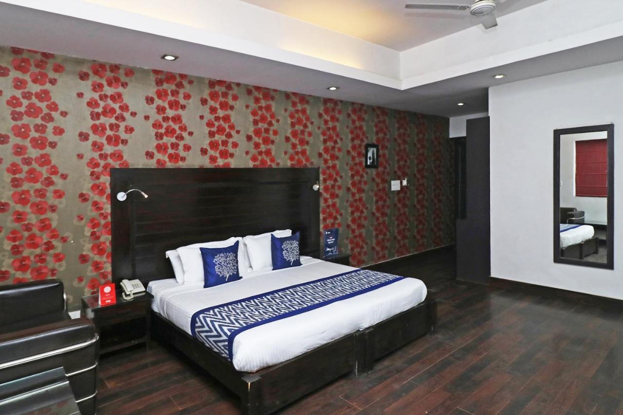 Hotel Chalet New Delhi Exterior photo