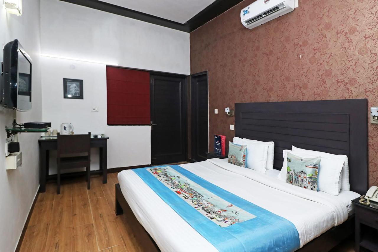 Hotel Chalet New Delhi Exterior photo