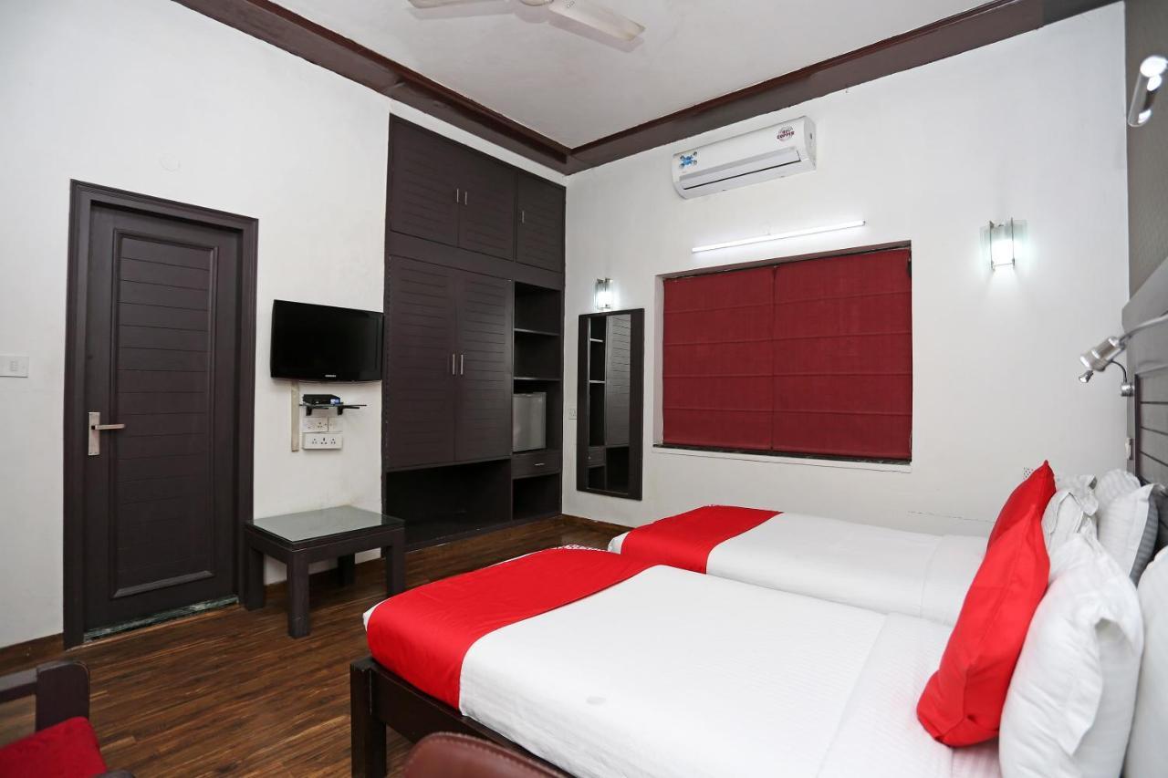 Hotel Chalet New Delhi Exterior photo