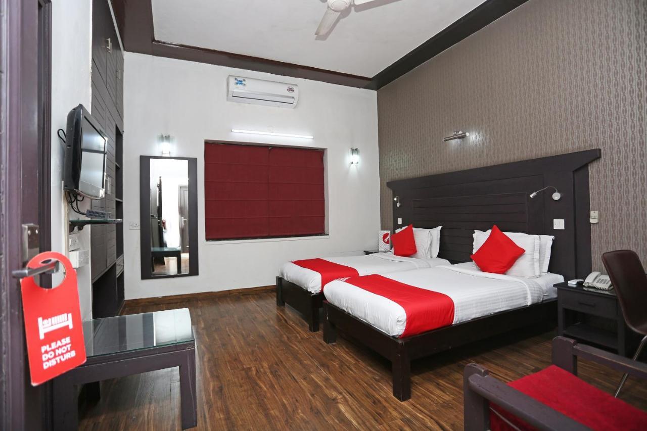 Hotel Chalet New Delhi Exterior photo