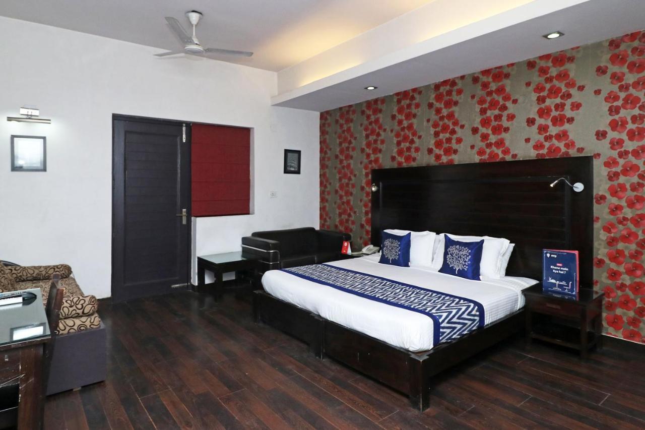 Hotel Chalet New Delhi Exterior photo
