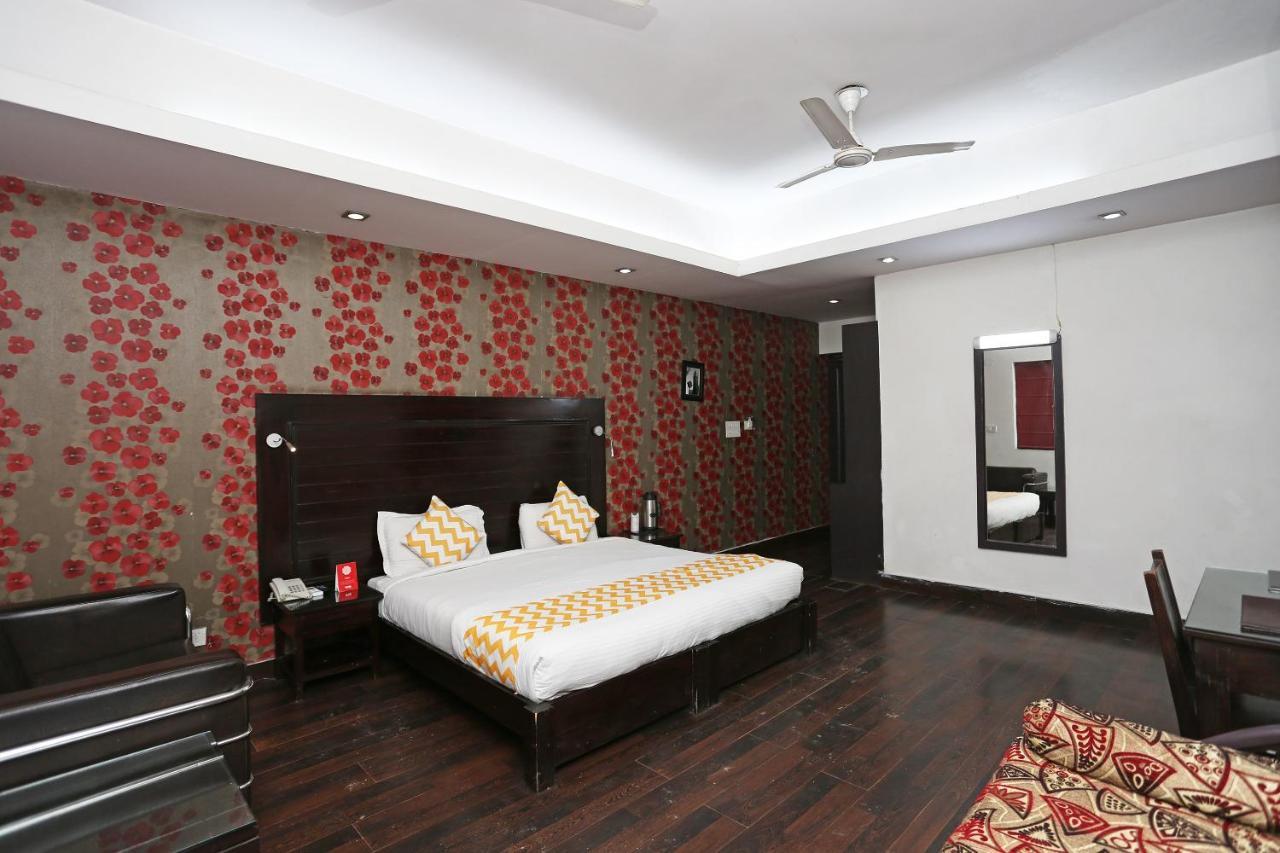Hotel Chalet New Delhi Exterior photo