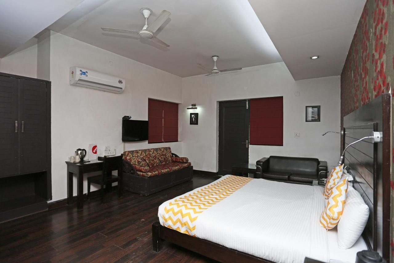 Hotel Chalet New Delhi Exterior photo