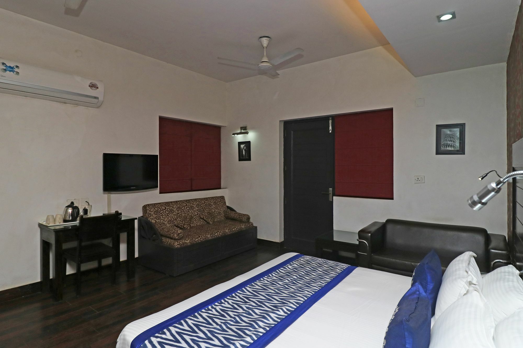Hotel Chalet New Delhi Exterior photo