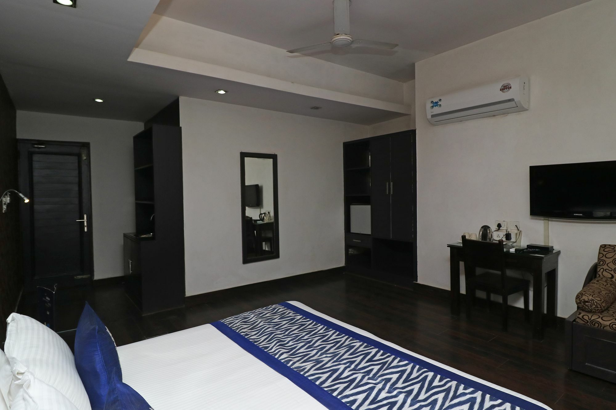 Hotel Chalet New Delhi Exterior photo