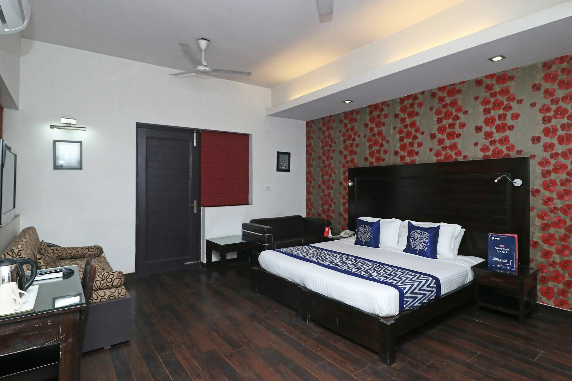 Hotel Chalet New Delhi Exterior photo