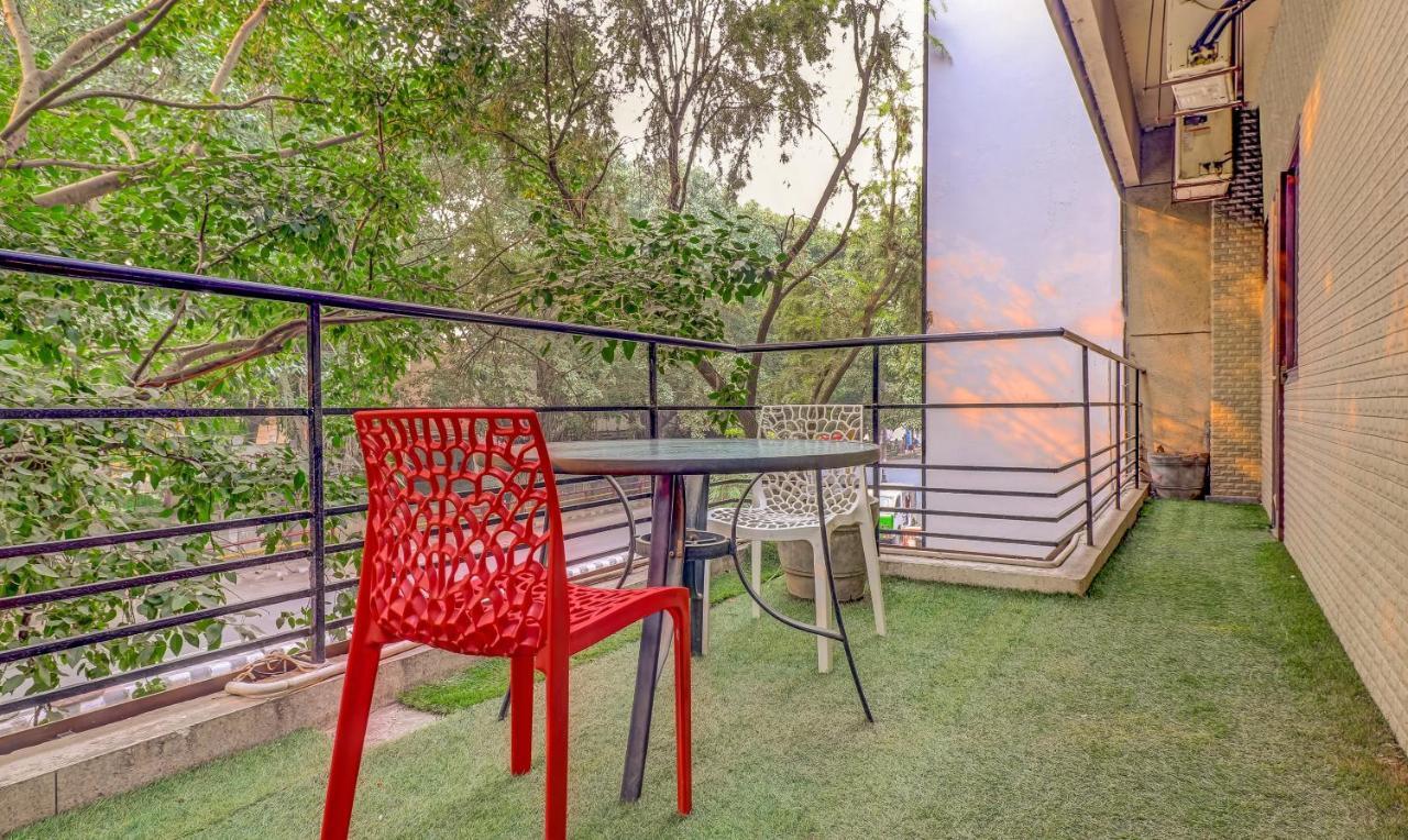 Hotel Chalet New Delhi Exterior photo