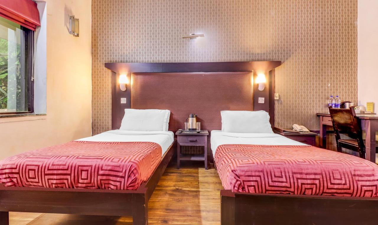 Hotel Chalet New Delhi Exterior photo