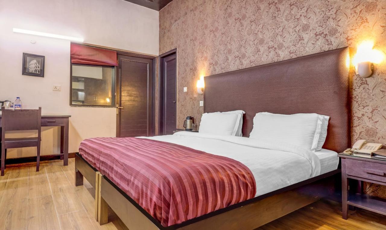 Hotel Chalet New Delhi Exterior photo