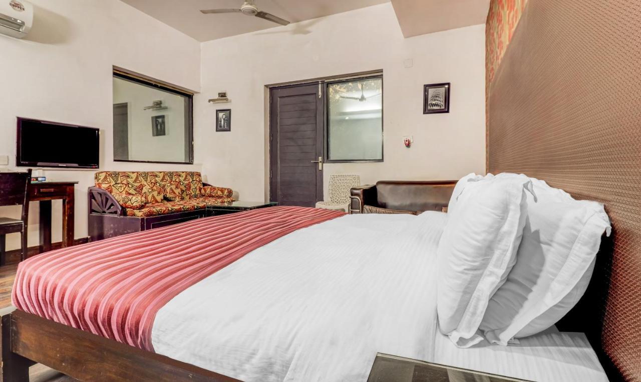 Hotel Chalet New Delhi Exterior photo