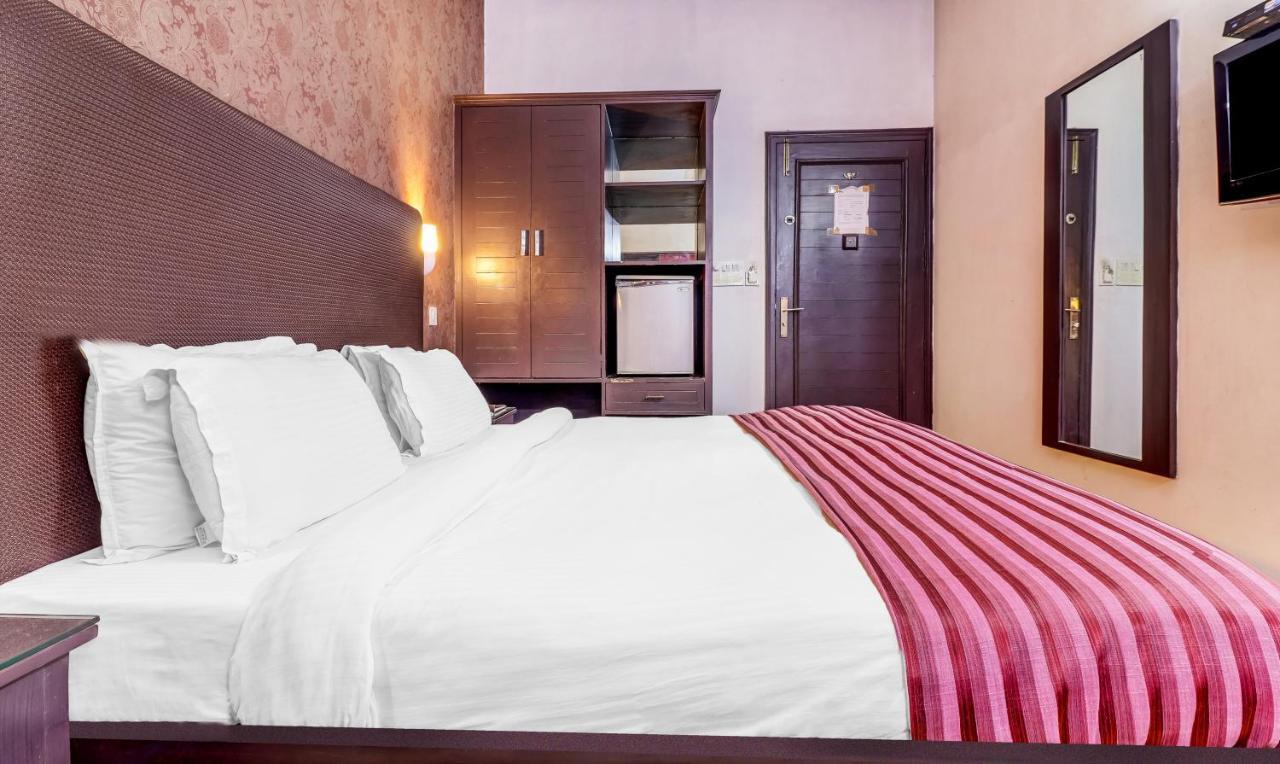 Hotel Chalet New Delhi Exterior photo