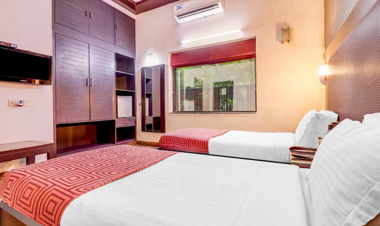 Hotel Chalet New Delhi Exterior photo