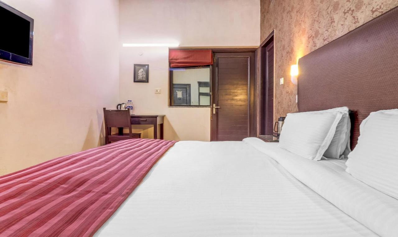 Hotel Chalet New Delhi Exterior photo