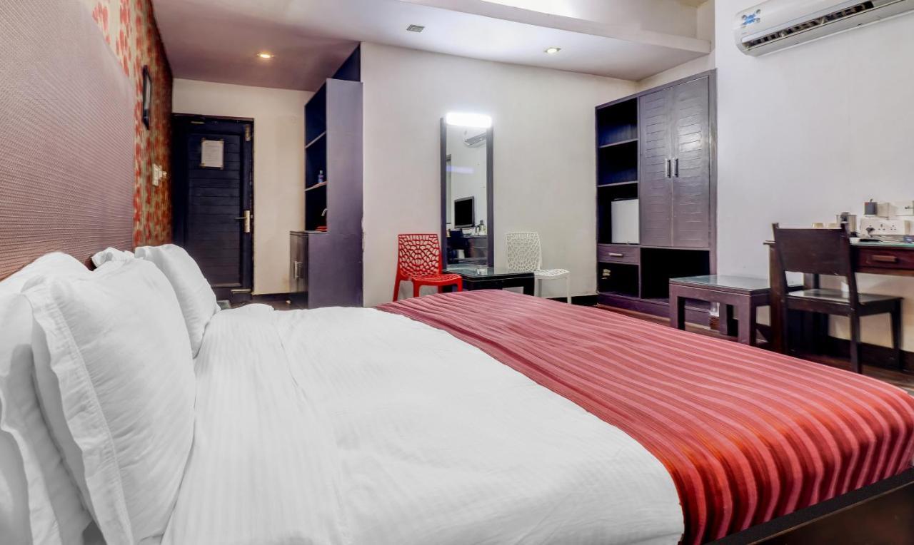 Hotel Chalet New Delhi Exterior photo