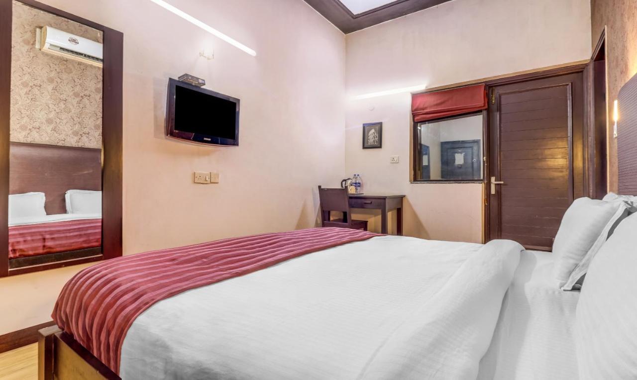 Hotel Chalet New Delhi Exterior photo