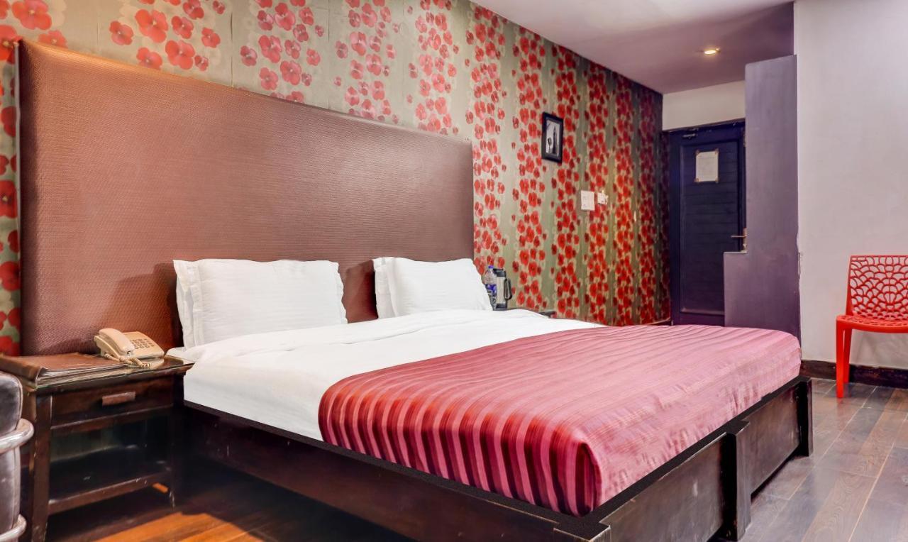 Hotel Chalet New Delhi Exterior photo