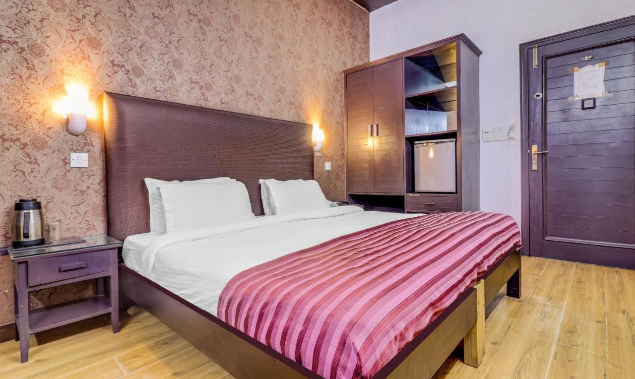 Hotel Chalet New Delhi Exterior photo